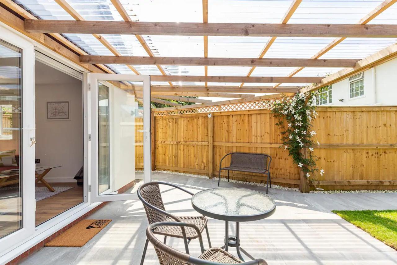 Charming With Private Garden & Free Parking Appartamento Chester