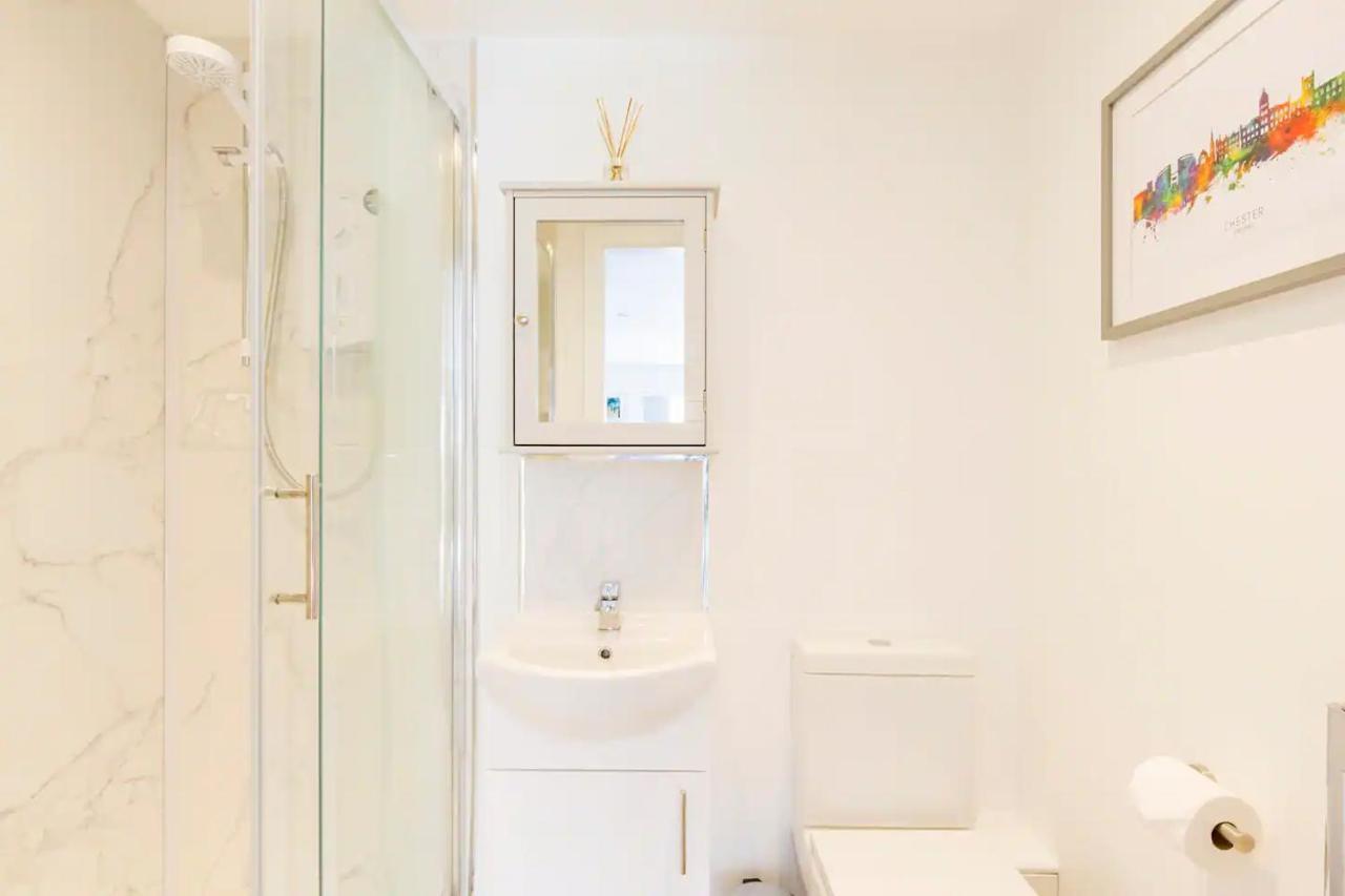 Charming With Private Garden & Free Parking
